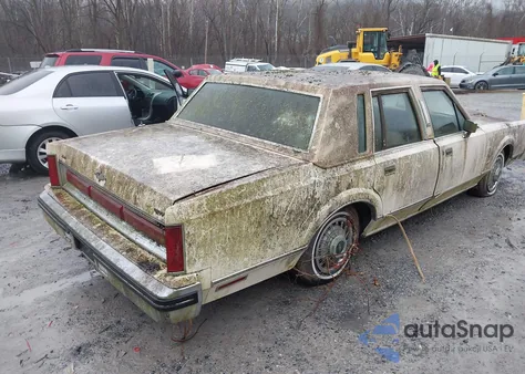 1984 Lincoln Town Car z USA, uszkodzony, nr VIN 1LNBP96F0EY648835